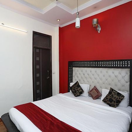 Oyo Stay The Castle Near M2K Cinemas Rohini New Delhi Extérieur photo