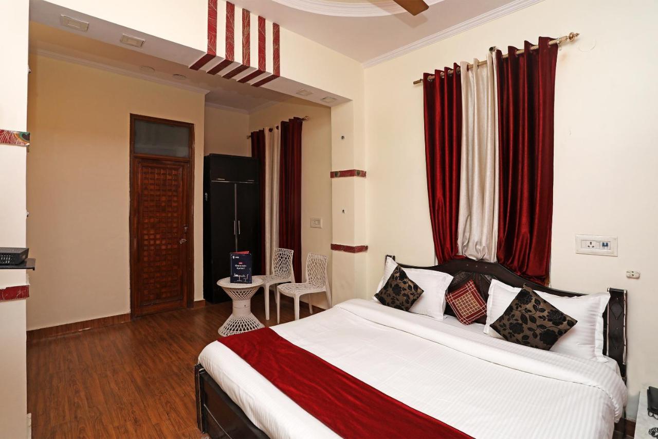 Oyo Stay The Castle Near M2K Cinemas Rohini New Delhi Extérieur photo