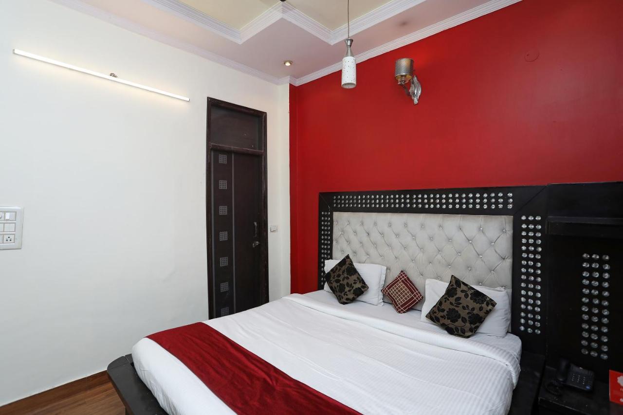 Oyo Stay The Castle Near M2K Cinemas Rohini New Delhi Extérieur photo