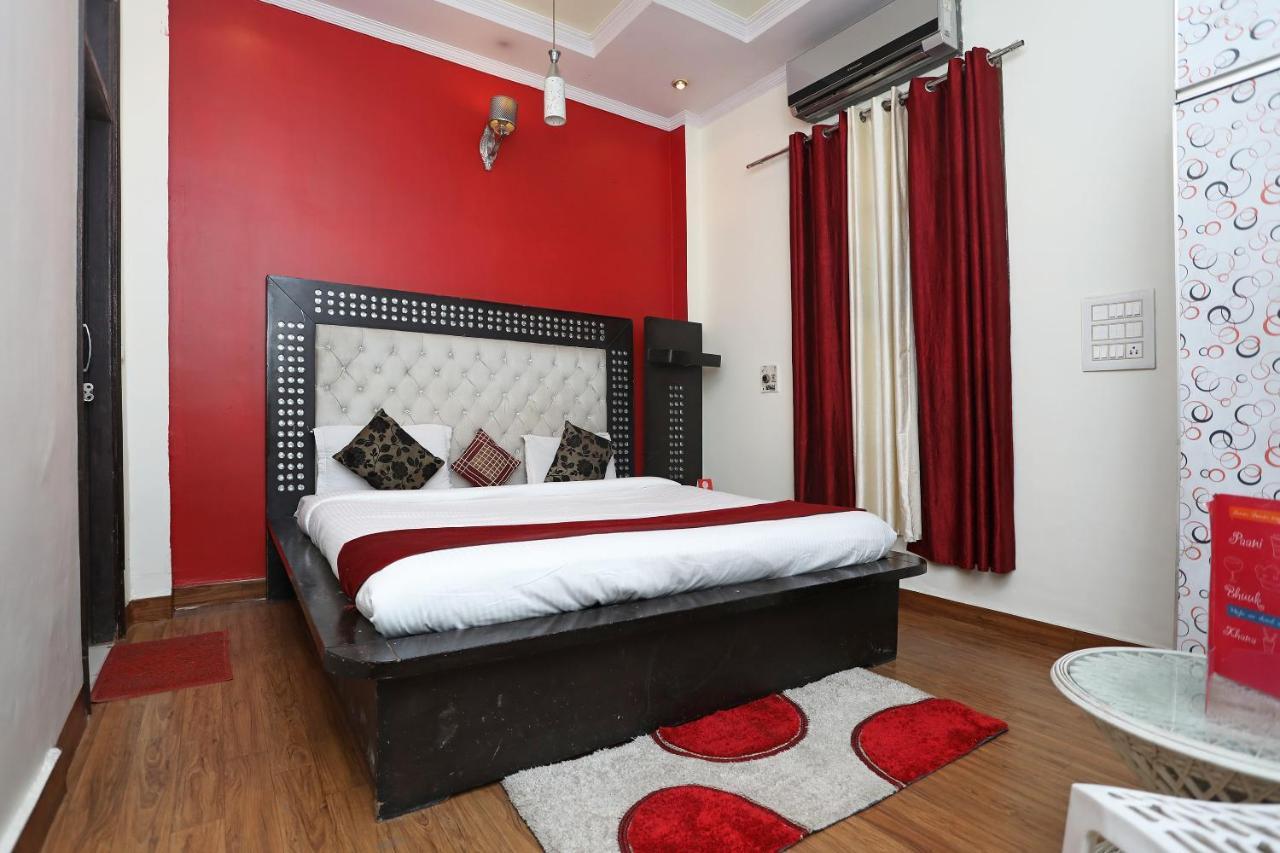 Oyo Stay The Castle Near M2K Cinemas Rohini New Delhi Extérieur photo