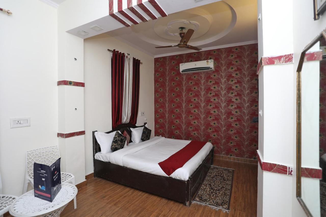 Oyo Stay The Castle Near M2K Cinemas Rohini New Delhi Extérieur photo